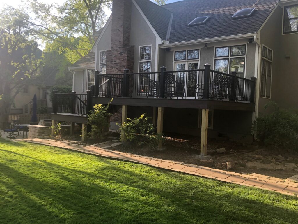 Deck Builder in Leawood, KS