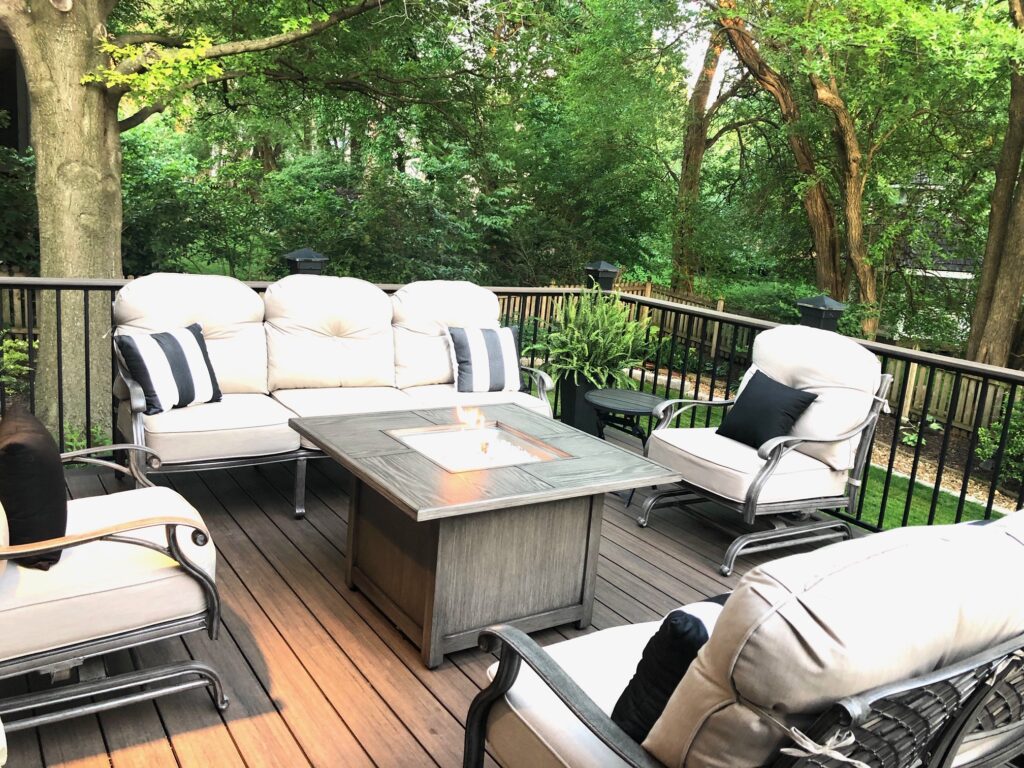 Deck builder in Leawood, KS