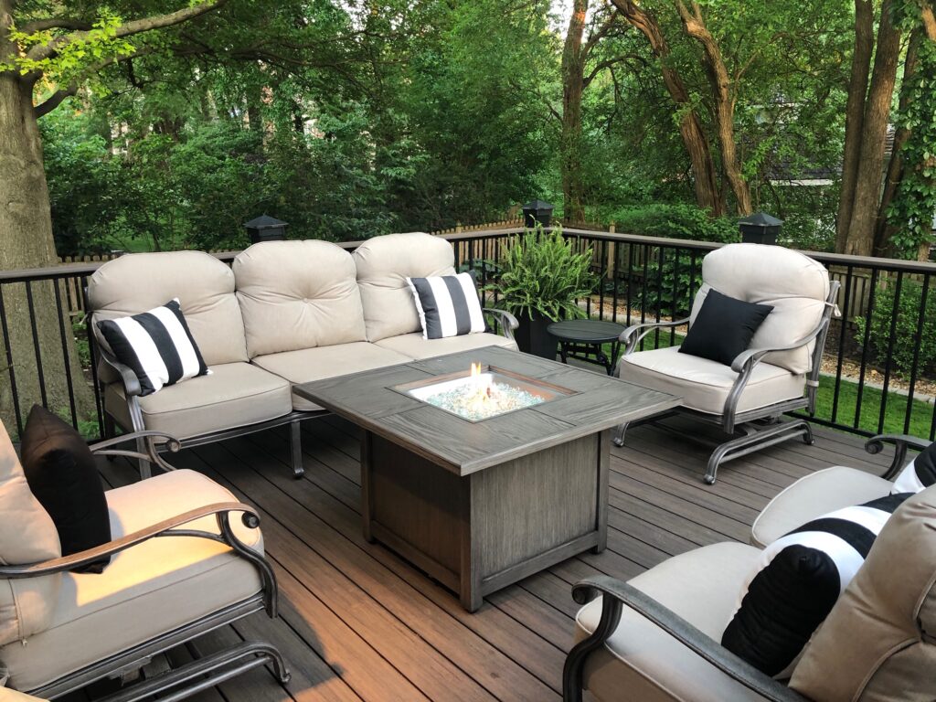 Deck builder in Leawood, KS